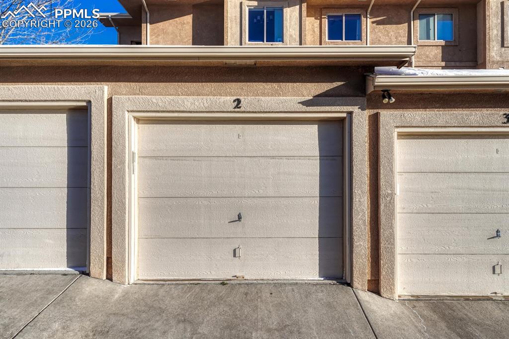 Image 39 of 50: Garage