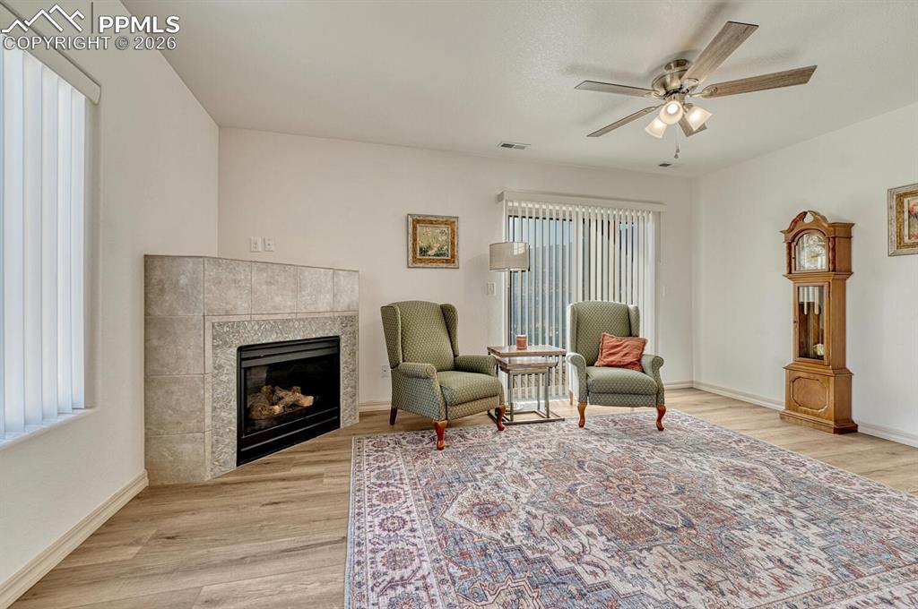 Image 9 of 50: Sitting Room