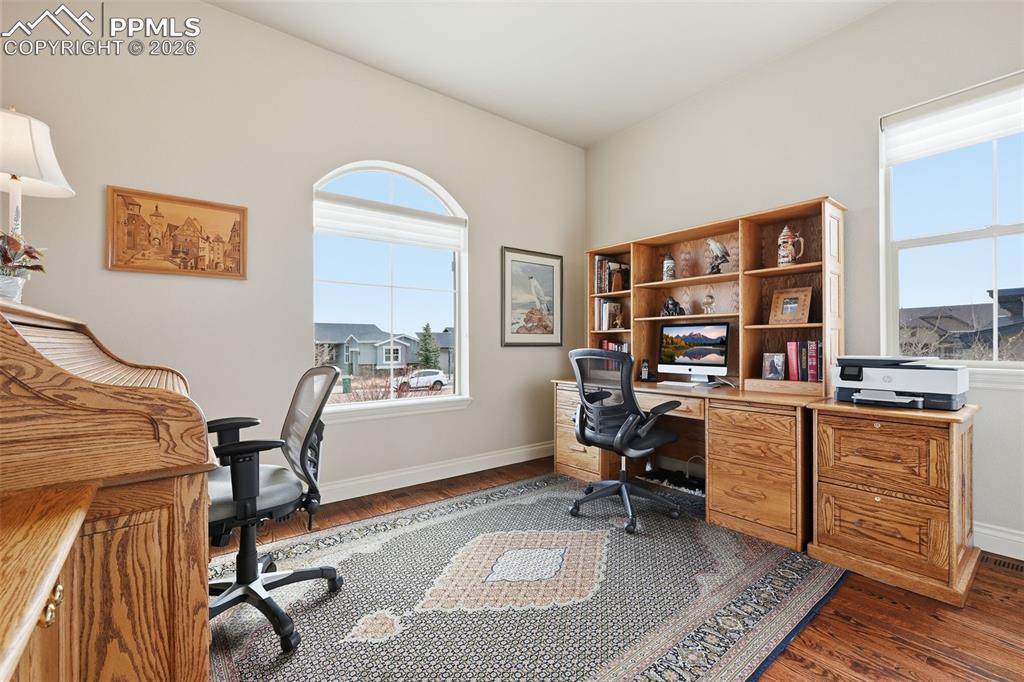 Image 23 of 42: Office