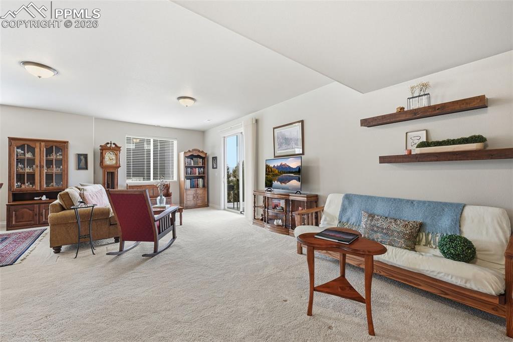 Image 28 of 42: Living Room