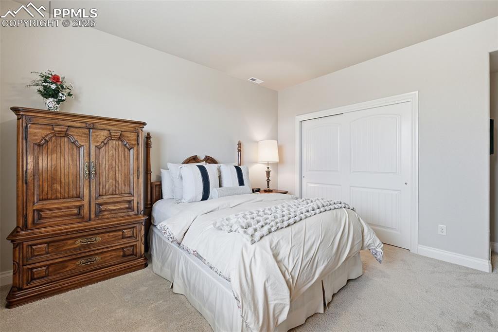 Image 31 of 42: Bedroom