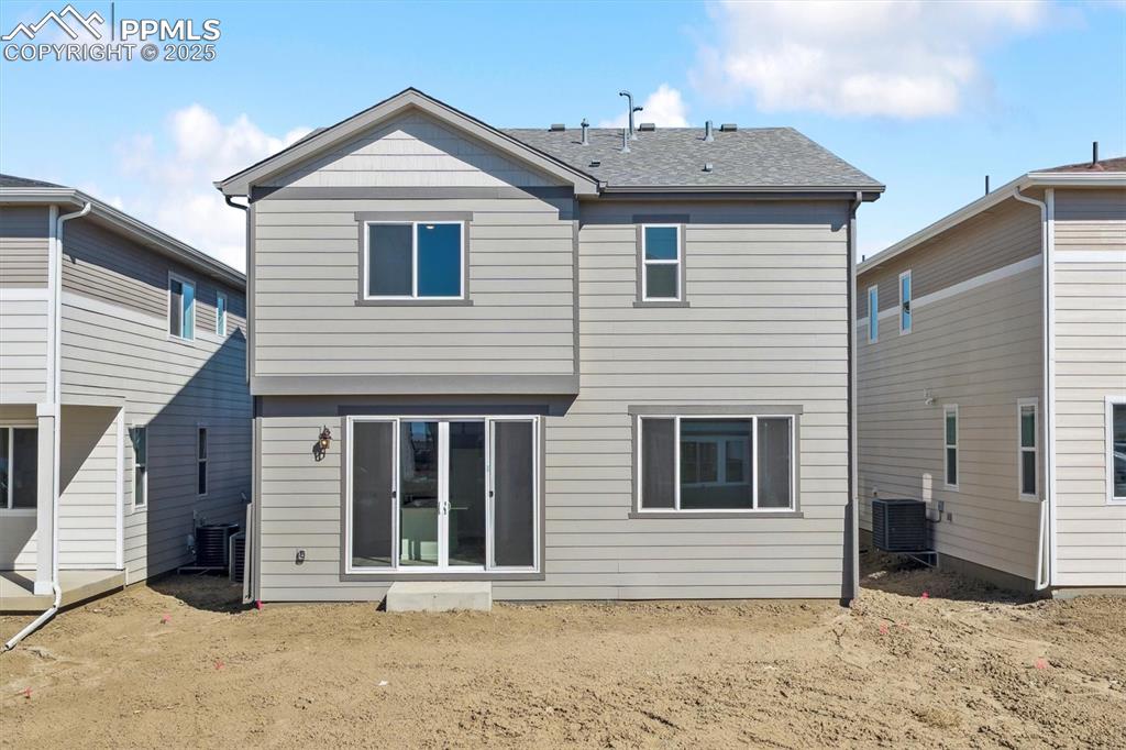 Image 20 of 22: Back of Structure