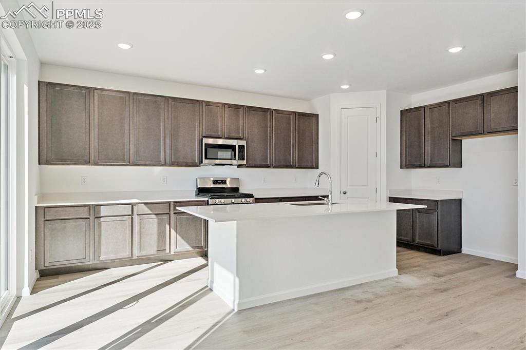 Image 6 of 22: Kitchen