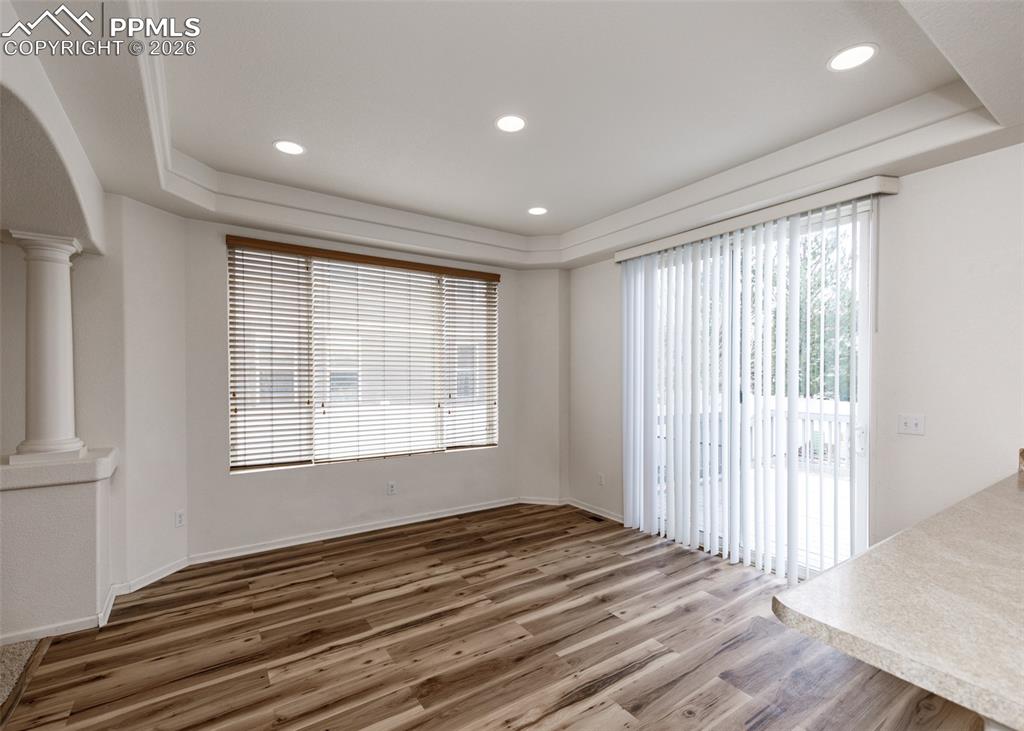 Image 10 of 50: Dining Area