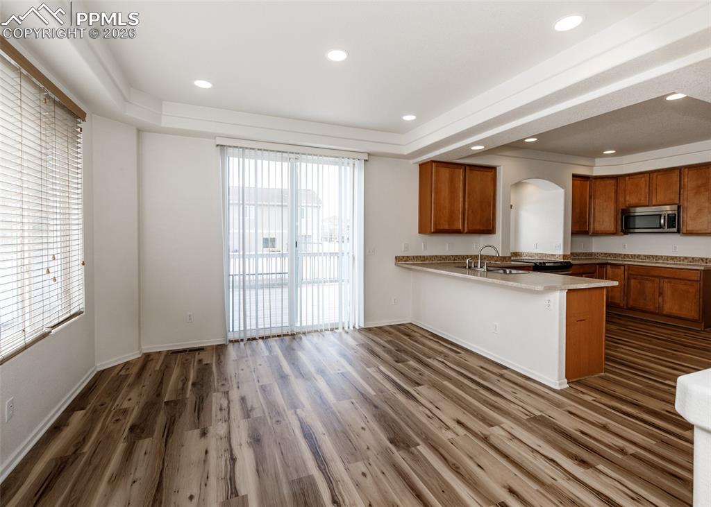 Image 12 of 50: Kitchen