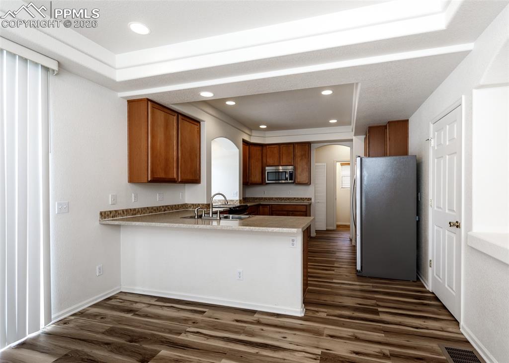 Image 13 of 50: Kitchen