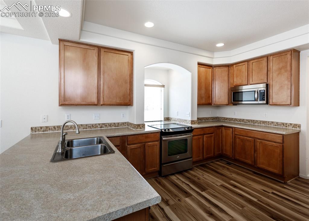 Image 15 of 50: Kitchen