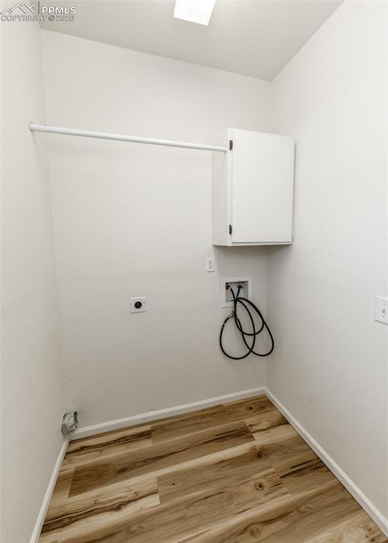 Image 20 of 50: Laundry