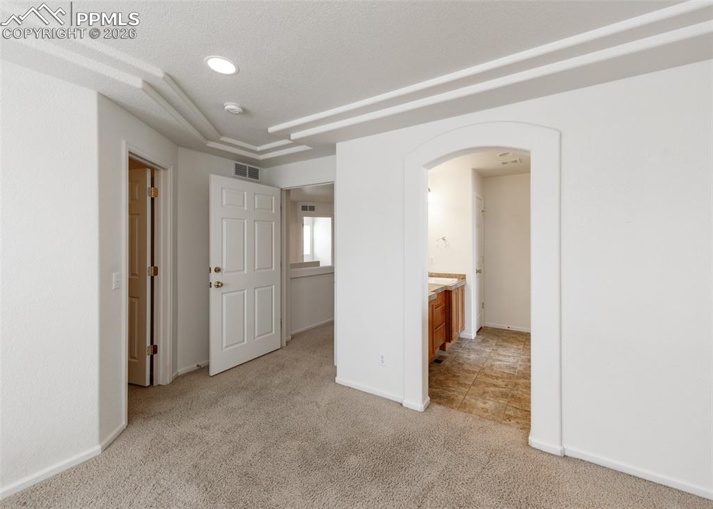 Image 26 of 50: Bedroom