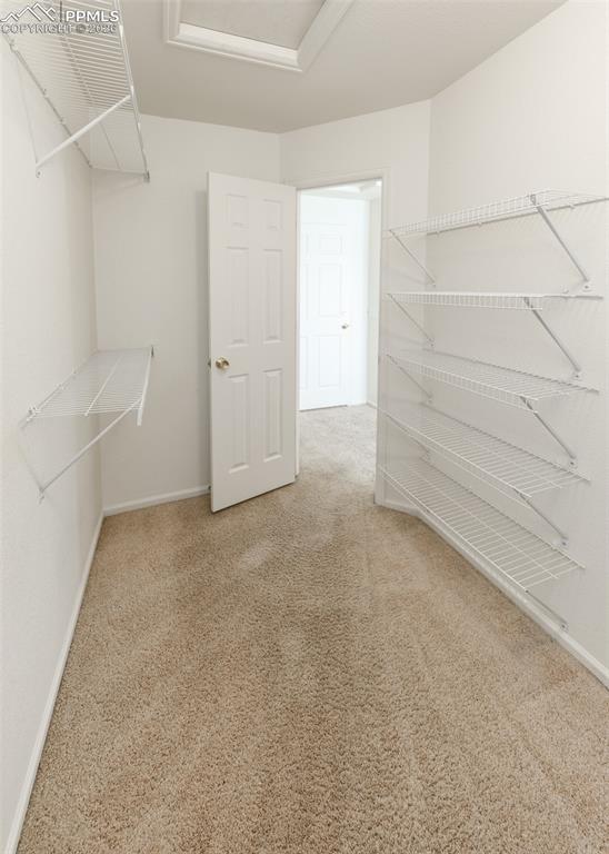 Image 27 of 50: Closet