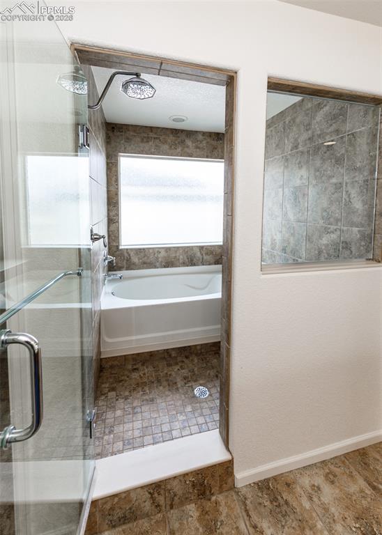 Image 30 of 50: Bathroom