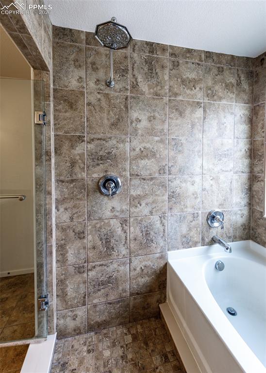 Image 31 of 50: Bathroom