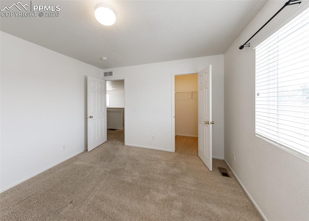 Image 36 of 50: Bedroom