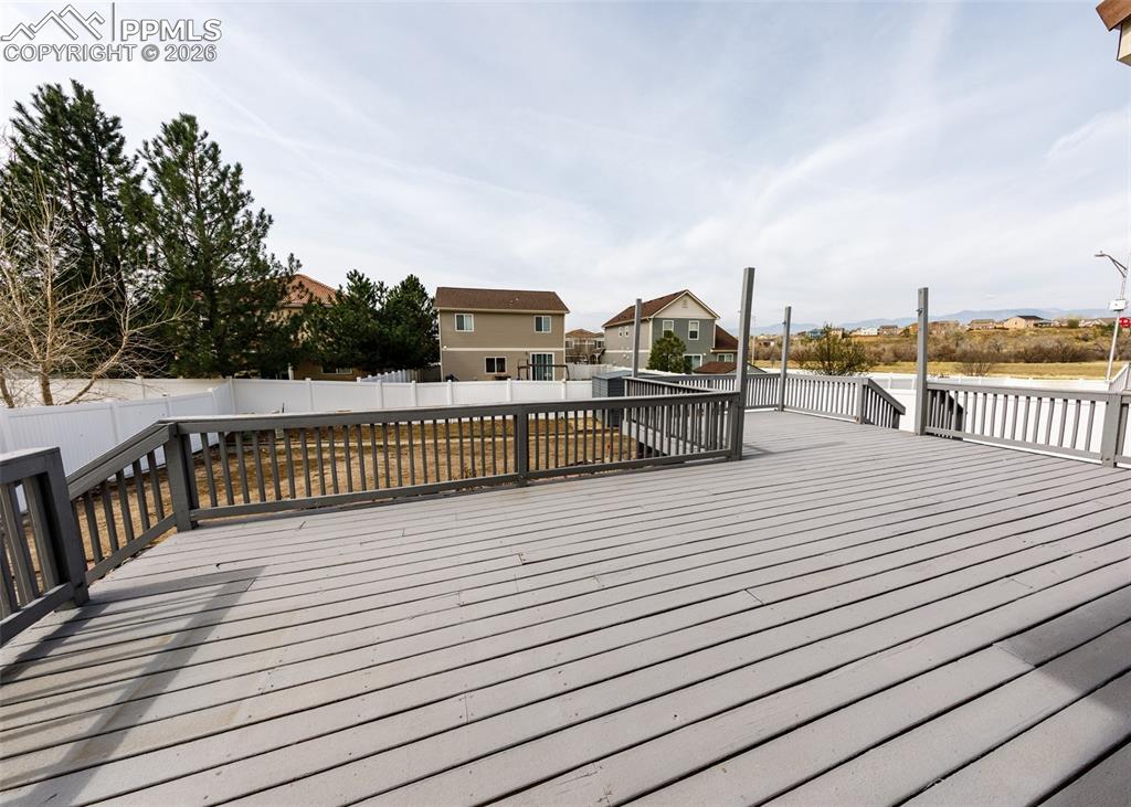 Image 44 of 50: Deck