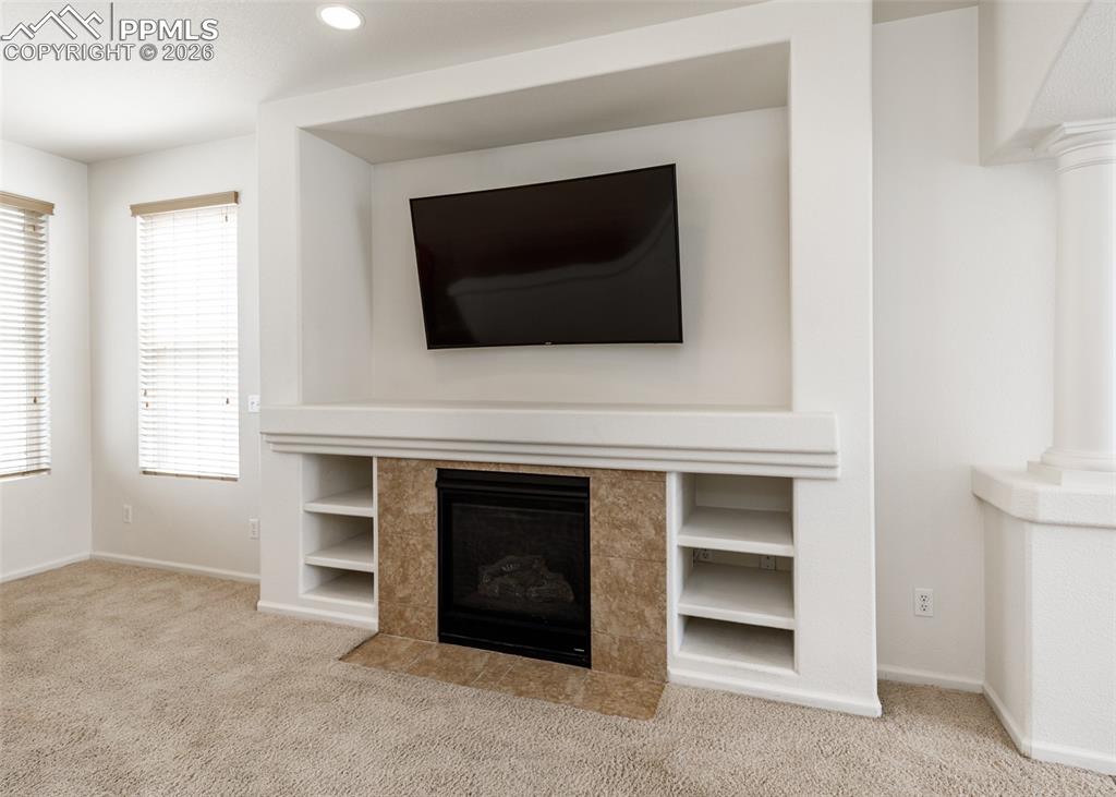 Image 6 of 50: Living Room