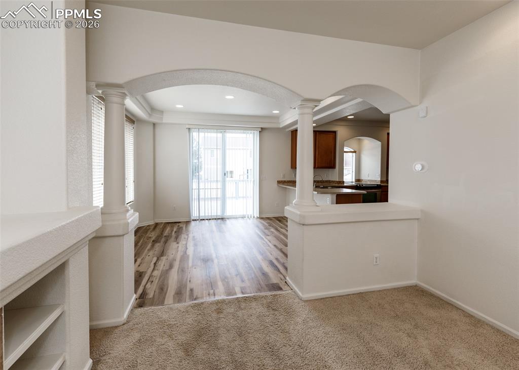 Image 8 of 50: Living Room