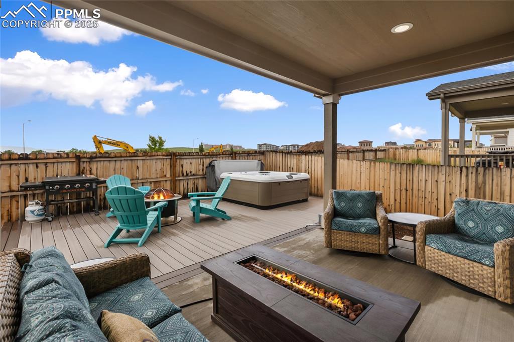 Image 4 of 48: Backyard Outdoor Area / Hot Tub