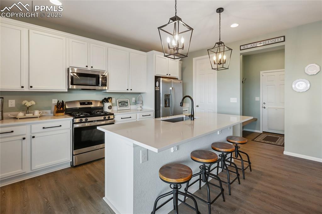 Image 7 of 48: Bright Open Kitchen