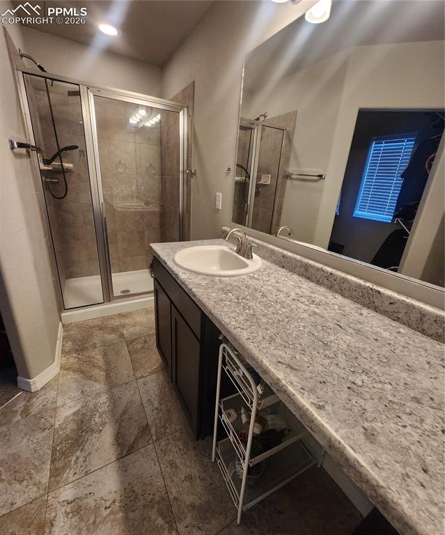 Image 20 of 33: Bathroom