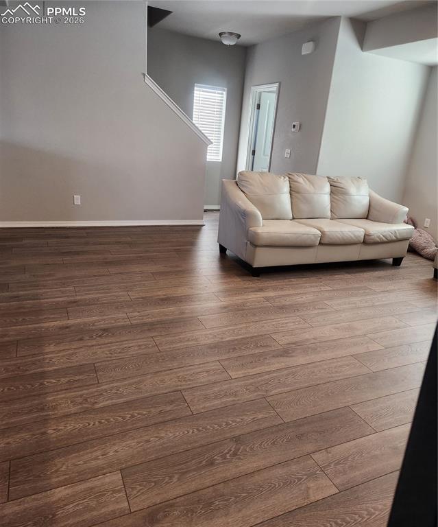 Image 31 of 33: Living Room