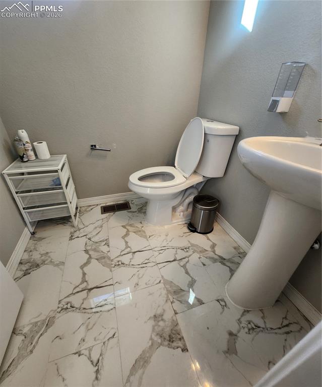 Image 8 of 33: Main Level Bathroom/Powder Room