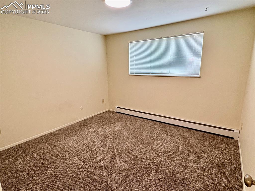 Image 10 of 27: Unit 4 bedroom