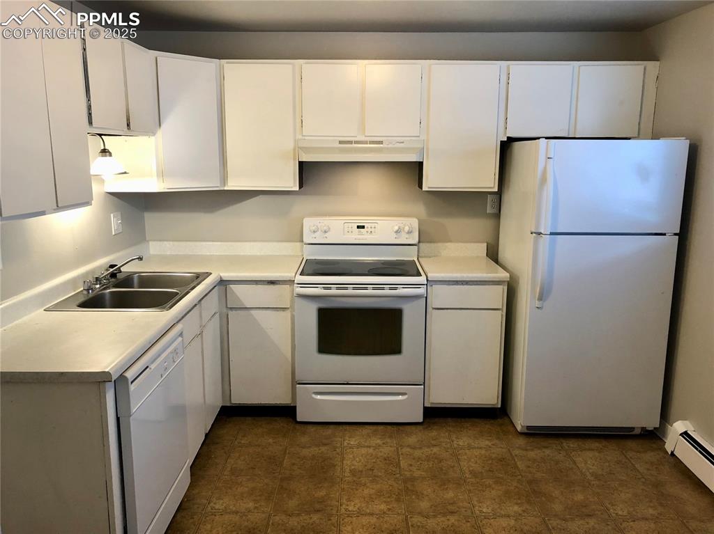 Image 20 of 27: Unit 3 kitchen