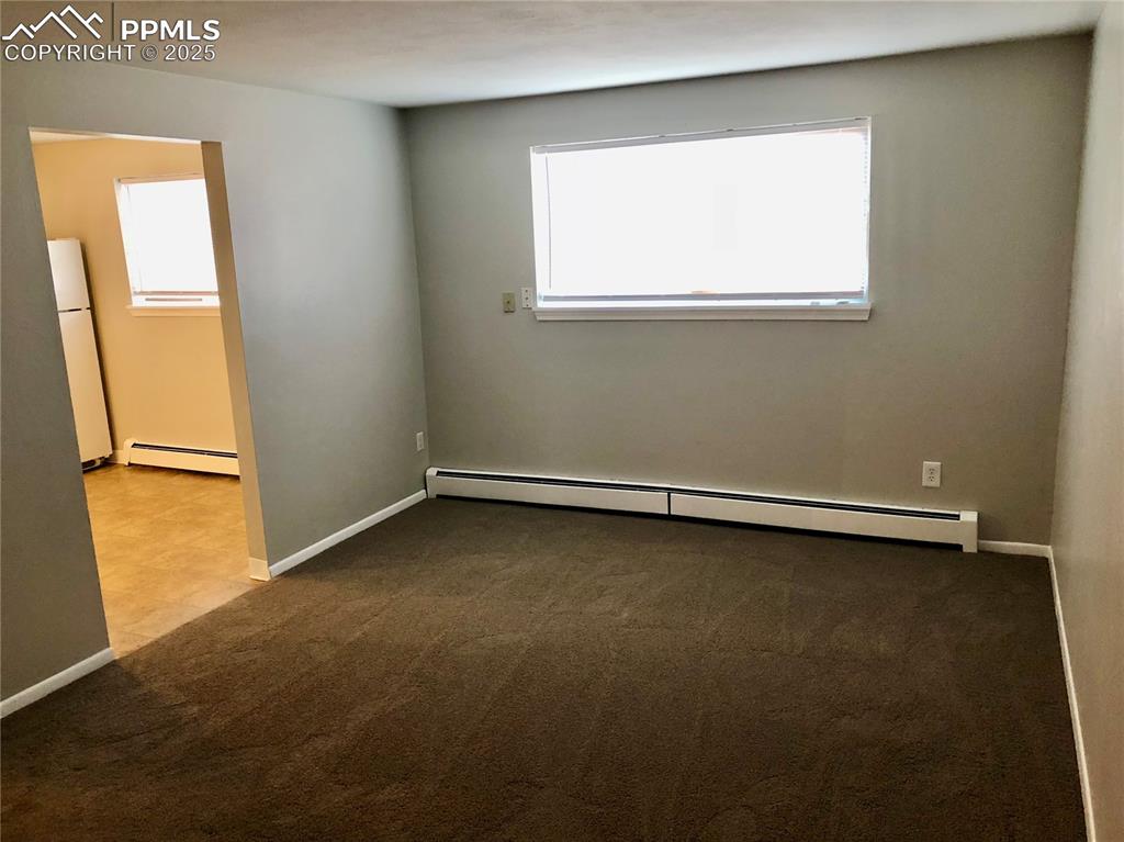 Image 21 of 27: Unit 3 living room