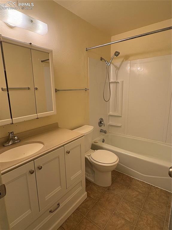 Image 9 of 27: Unit 4 bathroom