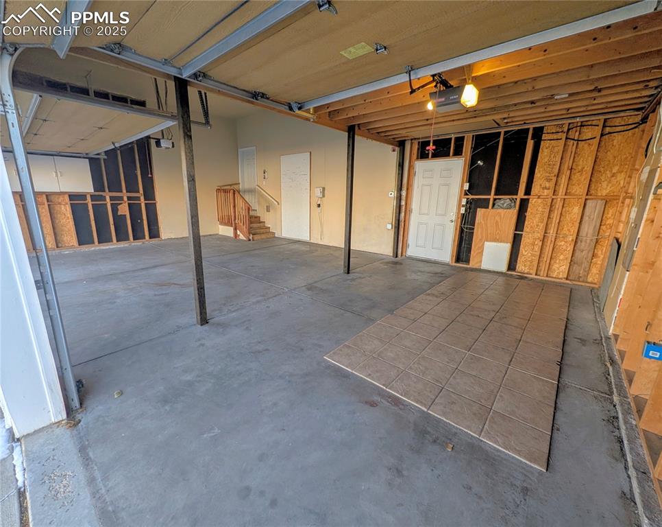 Image 39 of 49: Garage