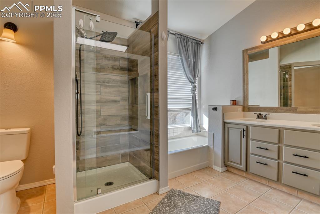 Image 25 of 48: Bathroom