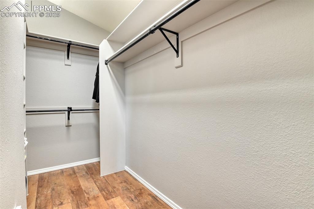 Image 27 of 48: Closet