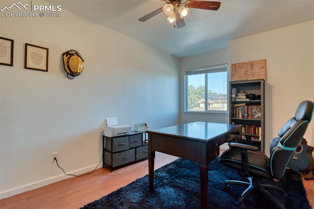 Image 34 of 48: Office