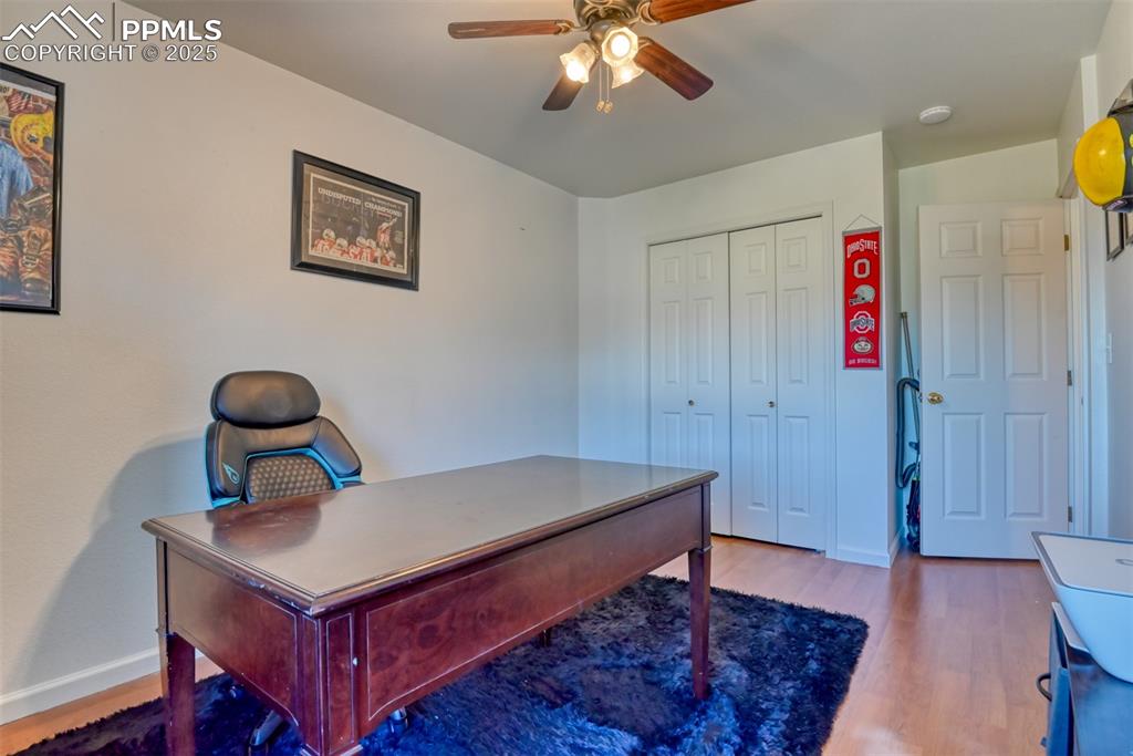 Image 35 of 48: Office