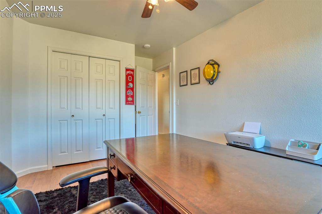 Image 36 of 48: Office