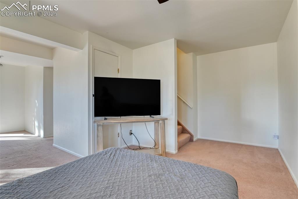 Image 37 of 48: Bedroom