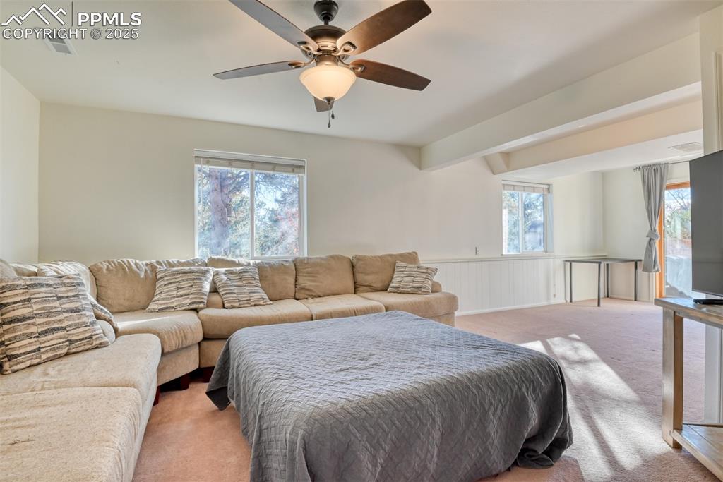 Image 38 of 48: Living Room