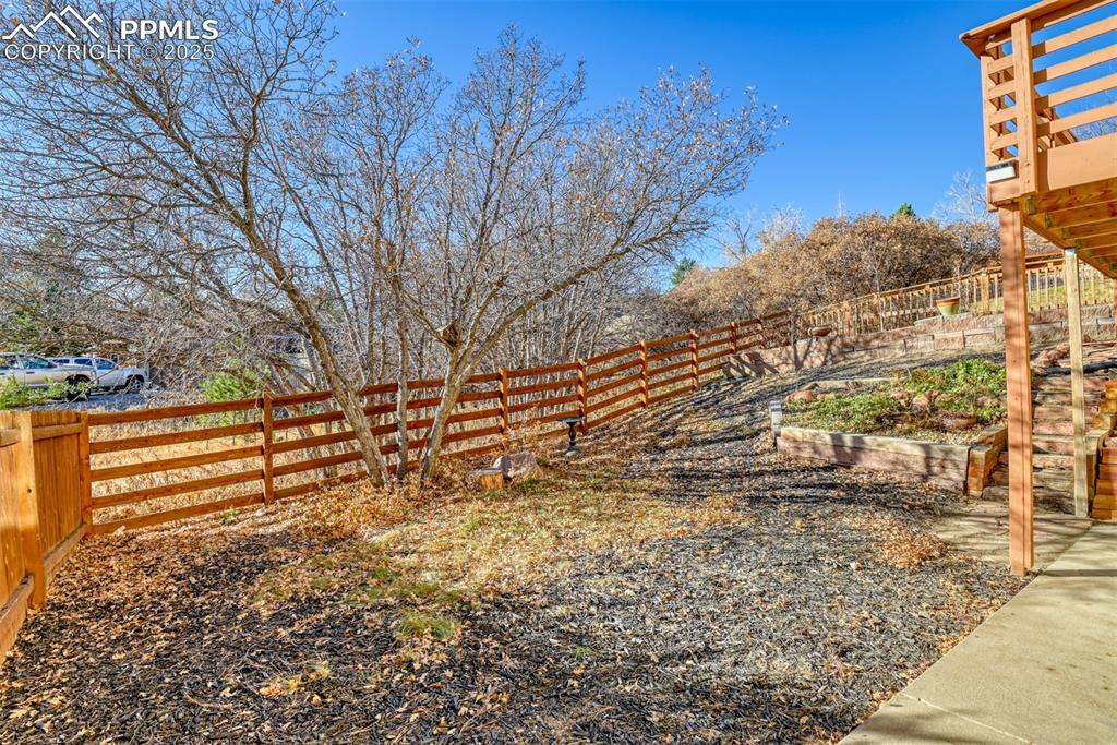 Image 45 of 48: Yard