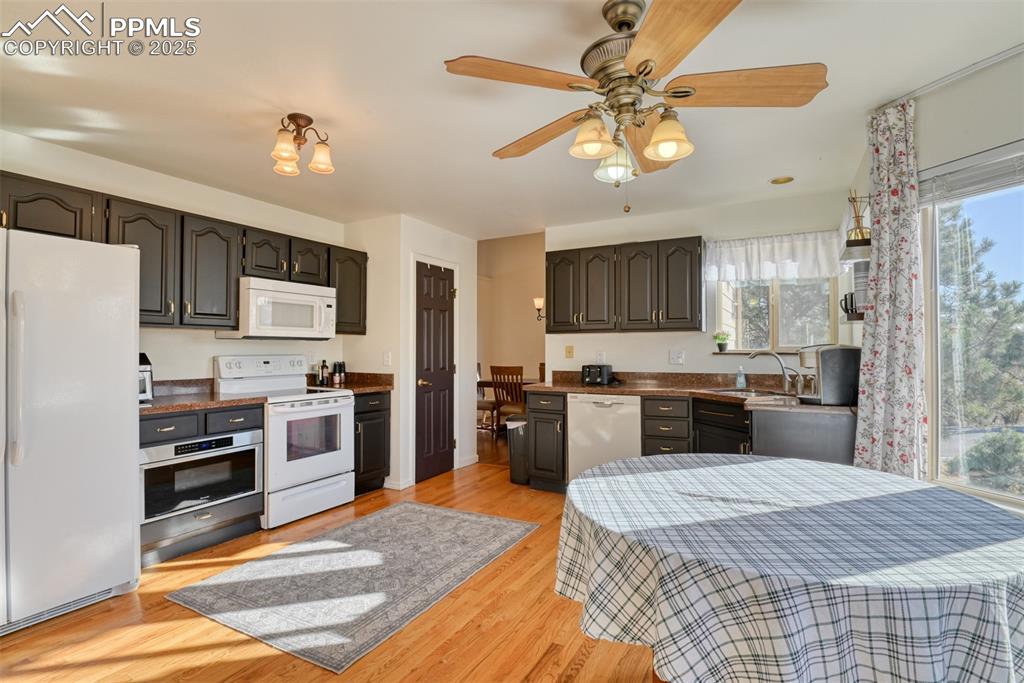 Image 9 of 48: Kitchen