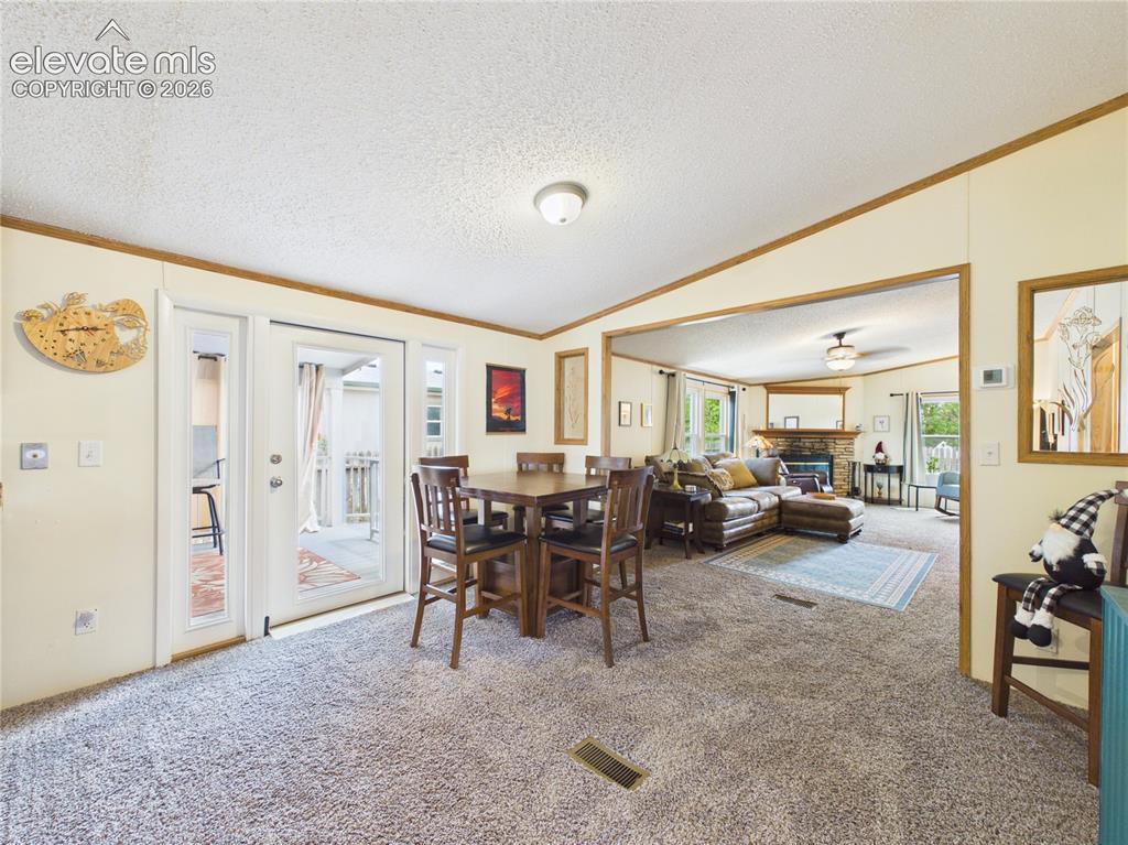 Image 17 of 44: Dining Area