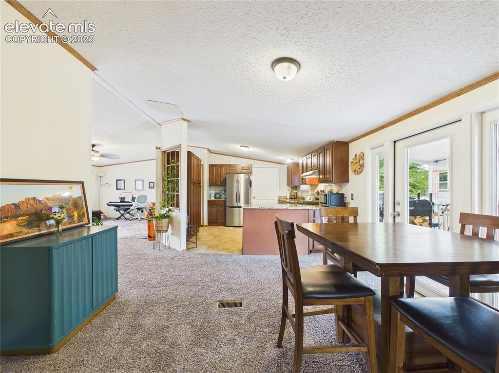 Image 18 of 44: Dining Area