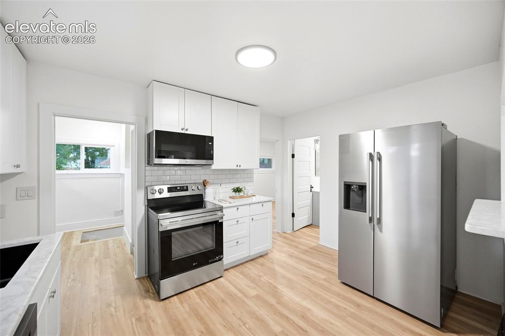 Image 10 of 46: Kitchen