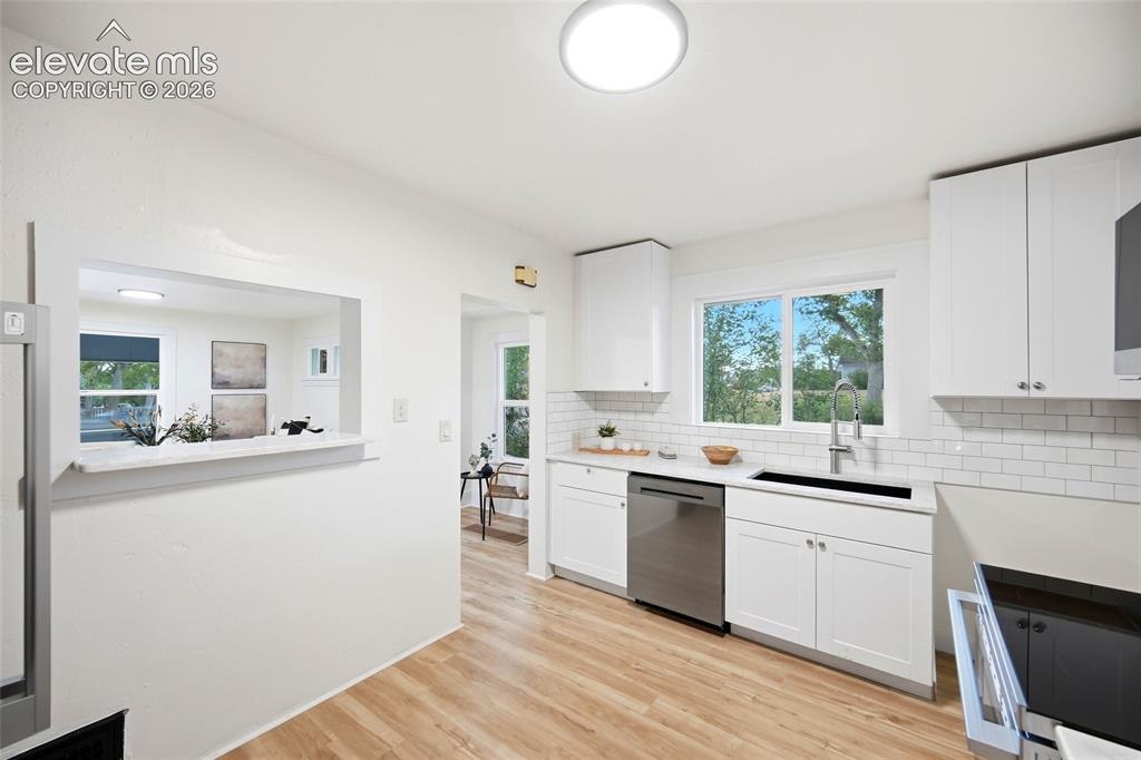 Image 11 of 46: Kitchen