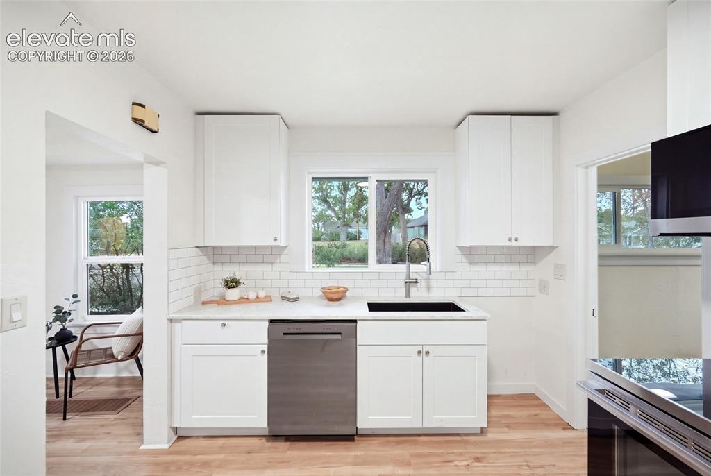 Image 12 of 46: Kitchen