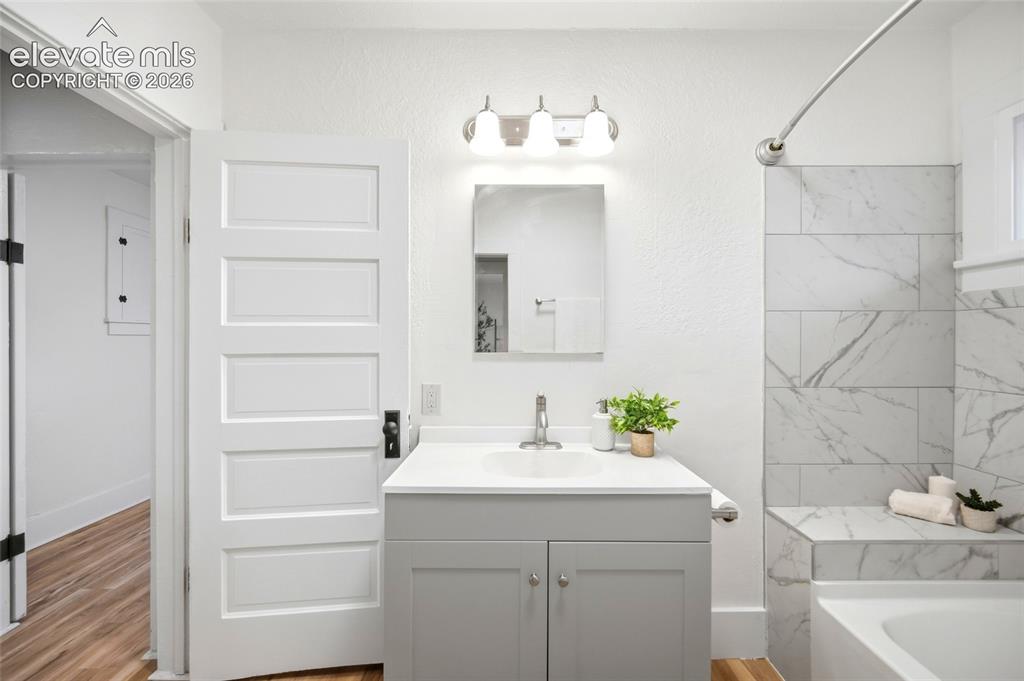 Image 15 of 46: Bathroom