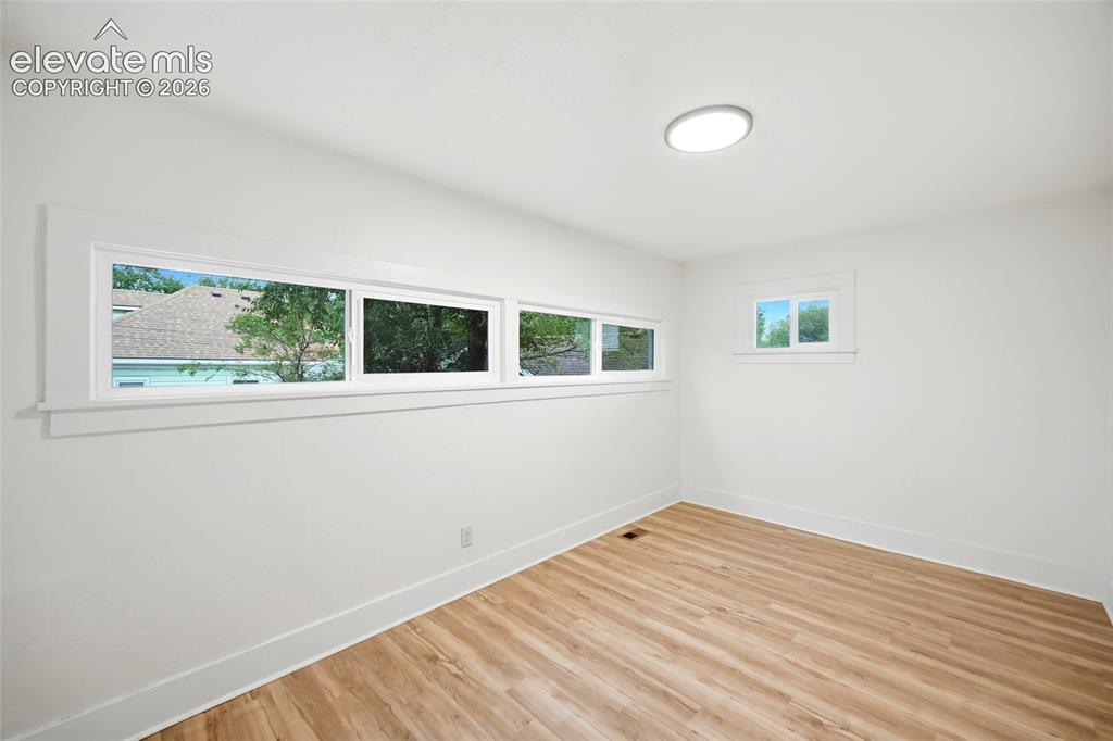 Image 17 of 46: Bedroom