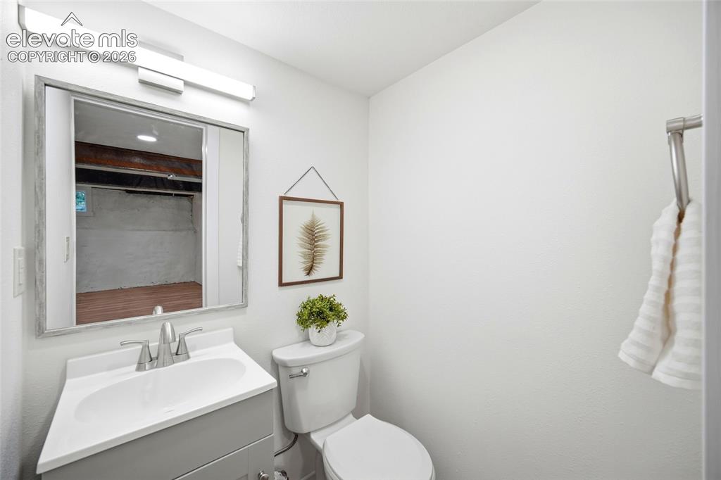 Image 22 of 46: Bathroom
