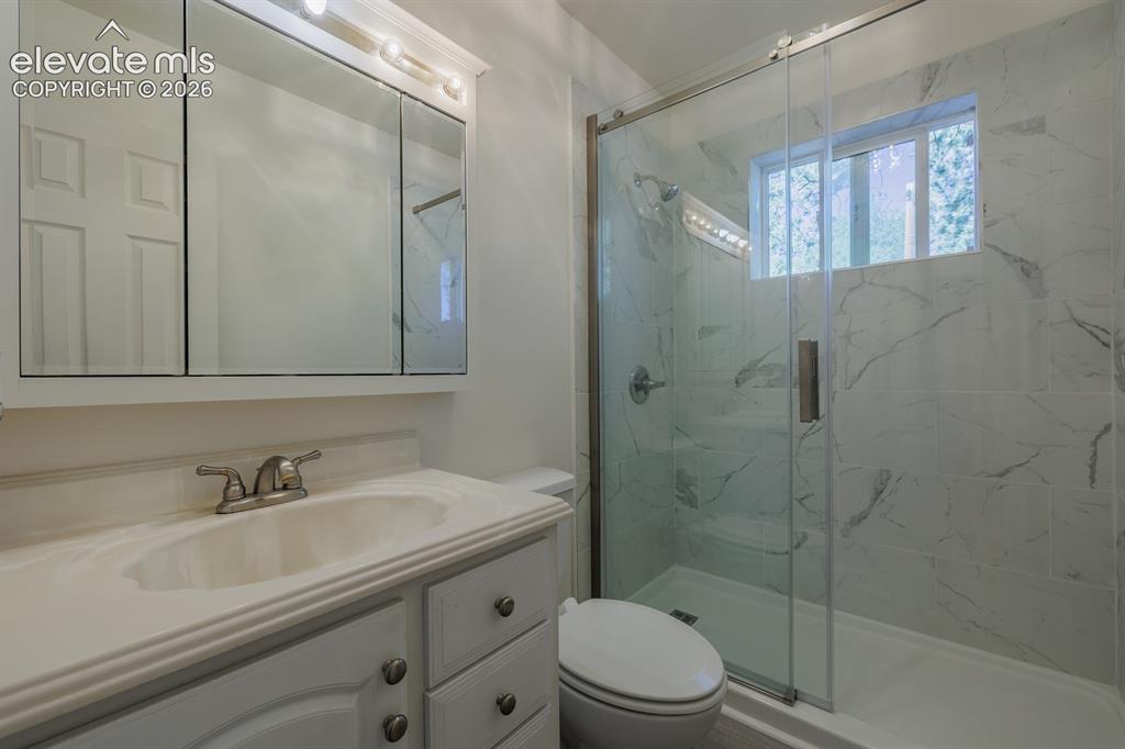 Image 13 of 31: Bathroom