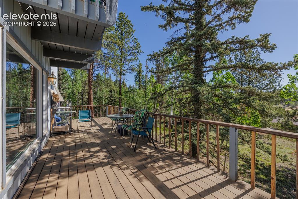 Image 26 of 31: Deck