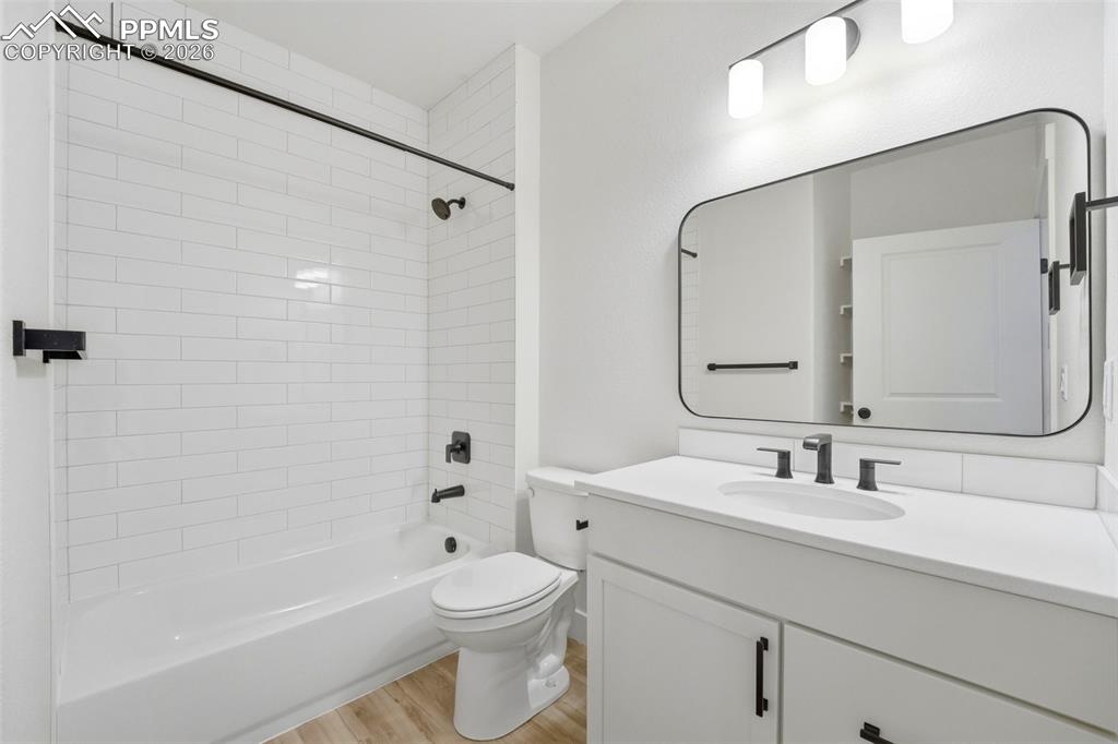 Image 18 of 41: Bathroom